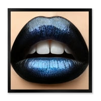 DesignArt 'Djevojke usne s crnim i plavim ružem' Moderni uokvireni umjetnički tisak